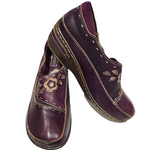 Women's L'Artiste by Spring Step Purple Leather Clogs Size 5.5
